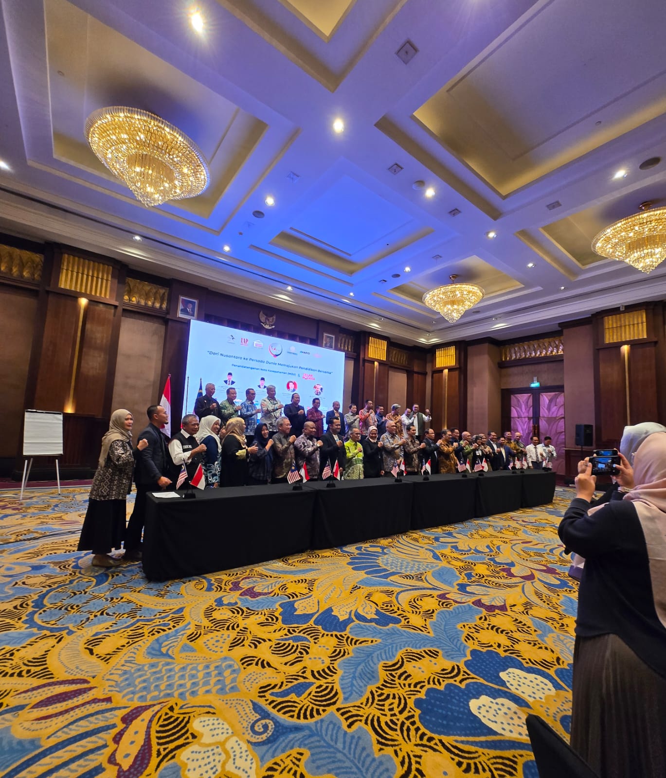 UNTAG Surabaya Signs MoU with City University Malaysia, The HUD Institute, and 23 Private Universiti